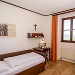 Gaestehaus Benediktinerstift Goettweig - Monastery 住宿加早餐酒店