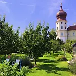 Gaestehaus Benediktinerstift Goettweig - Monastery 住宿加早餐酒店 弗思