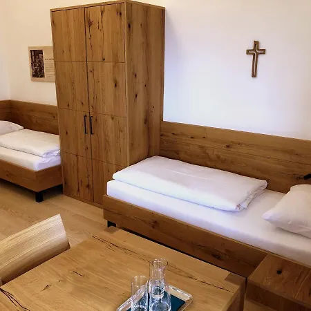 Gaestehaus Benediktinerstift Goettweig - Monastery Отель типа 
