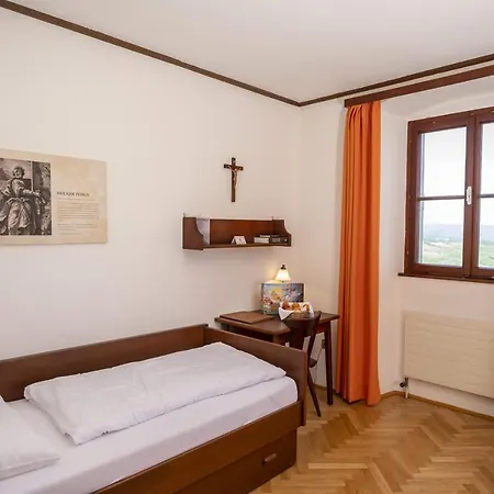 Gaestehaus Benediktinerstift Goettweig - Monastery Отель типа 
