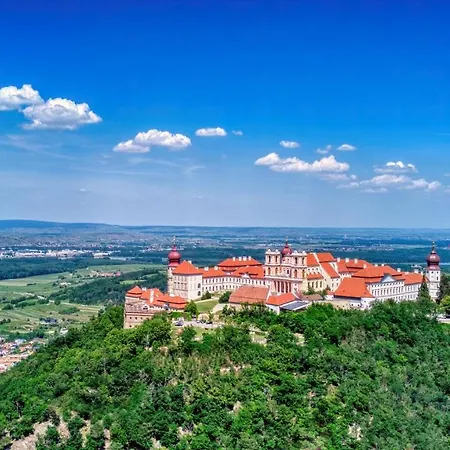 Gaestehaus Benediktinerstift Goettweig - Monastery Отель типа 