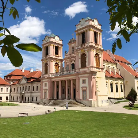 Gaestehaus Benediktinerstift Goettweig - Monastery * Фюрт