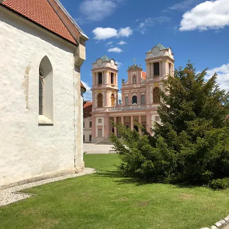 Gaestehaus Benediktinerstift Goettweig - Monastery Отель типа 