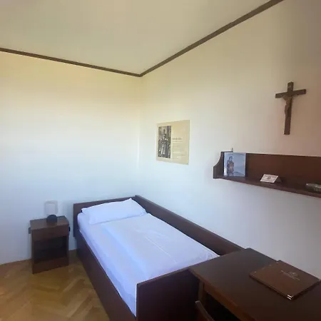 Gaestehaus Benediktinerstift Goettweig - Monastery Bed & Breakfast Furth bei Gottweig