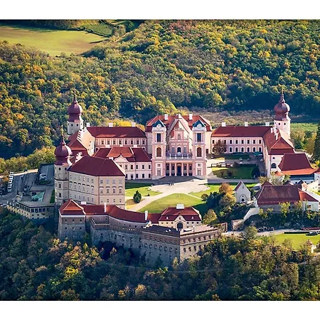 Gaestehaus Benediktinerstift Goettweig - Monastery * Фюрт