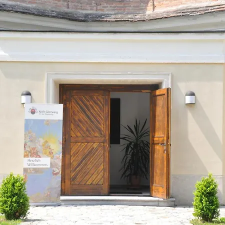 Gaestehaus Benediktinerstift Goettweig - Monastery Bed & Breakfast
