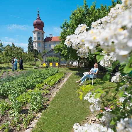 Gaestehaus Benediktinerstift Goettweig - Monastery Bed & Breakfast