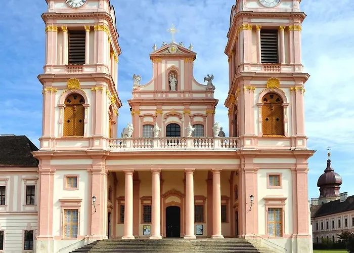 Gaestehaus Benediktinerstift Goettweig - Monastery Bed & Breakfast