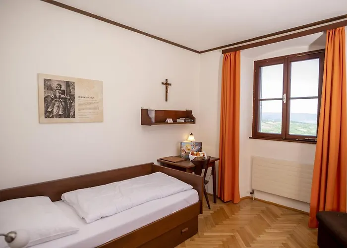 Gaestehaus Benediktinerstift Goettweig - Monastery Bed & Breakfast