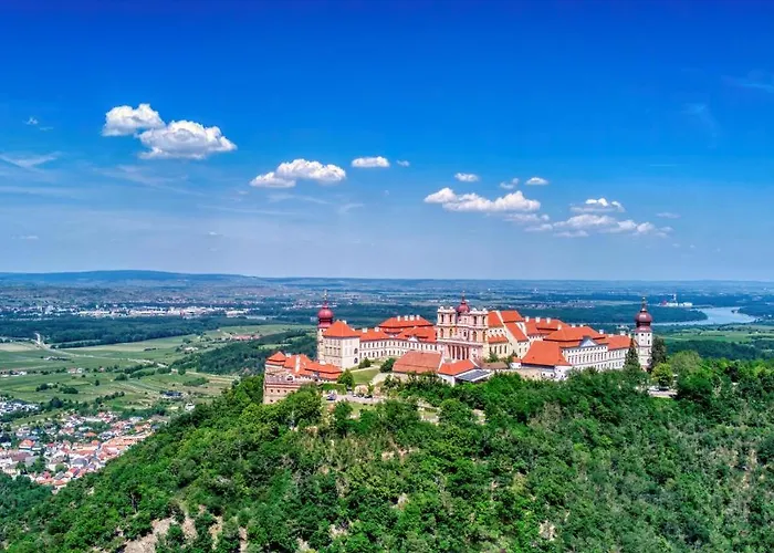 Gaestehaus Benediktinerstift Goettweig - Monastery Bed & Breakfast Furth bei Gottweig