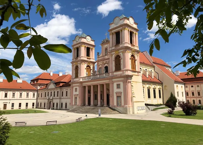Gaestehaus Benediktinerstift Goettweig - Monastery * Furth bei Gottweig