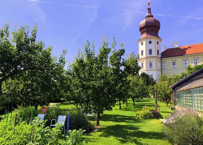 Gaestehaus Benediktinerstift Goettweig - Monastery Bed & Breakfast Furth bei Gottweig