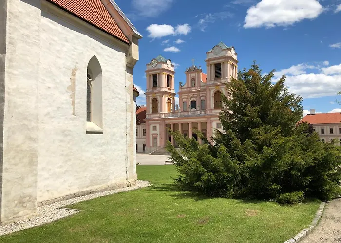 Gaestehaus Benediktinerstift Goettweig - Monastery Bed & Breakfast