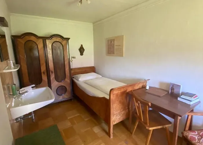 Gaestehaus Benediktinerstift Goettweig - Monastery Bed & Breakfast