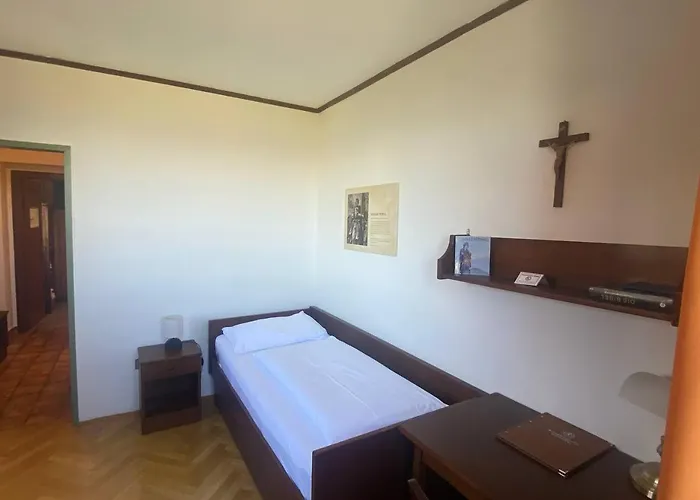 Gaestehaus Benediktinerstift Goettweig - Monastery Bed & Breakfast Furth bei Gottweig