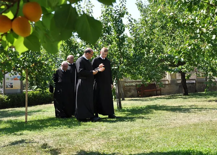 Gaestehaus Benediktinerstift Goettweig - Monastery Bed & Breakfast *