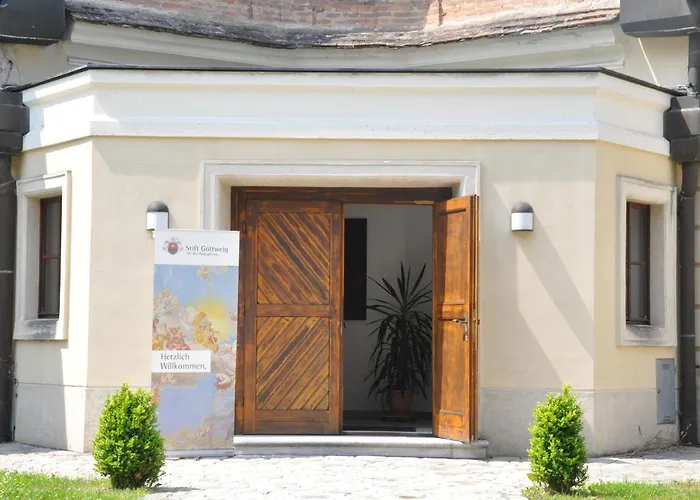 Gaestehaus Benediktinerstift Goettweig - Monastery Bed & Breakfast