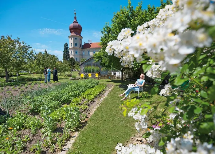 Gaestehaus Benediktinerstift Goettweig - Monastery Bed & Breakfast